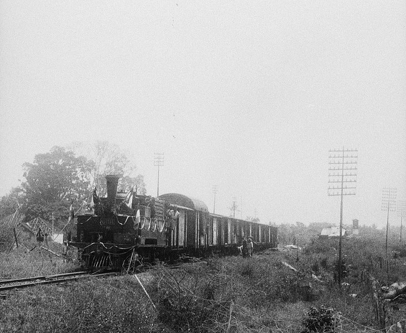 Perjalanan KA di jalur Bandung–Dayeuhkolot–Ciwidey, tepatnya di dekat jembatan Ci Tarum sumber foto wikipedia