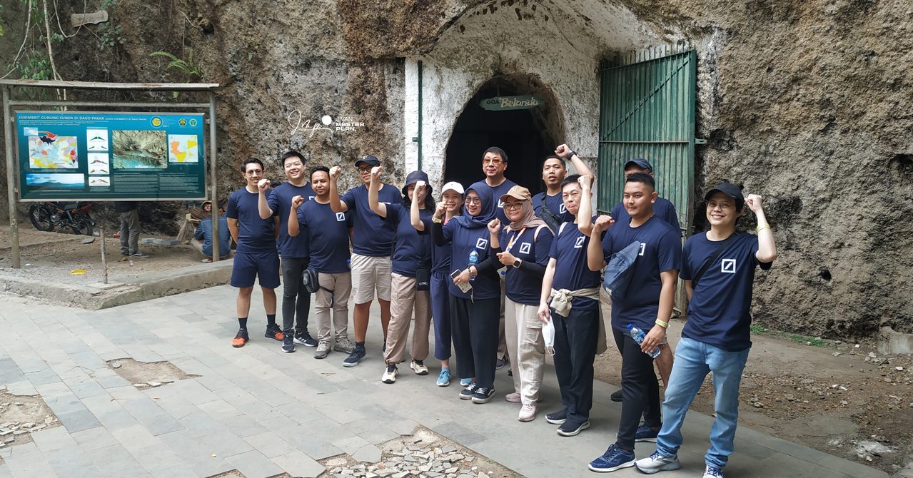 Hiking dari Dago Pakar ke Curug Omas Maribaya Lembang