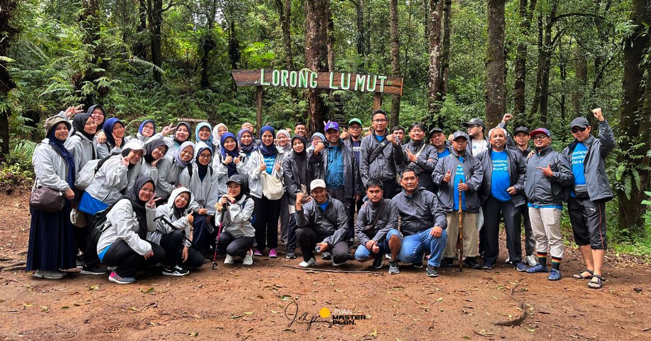 Lorong Lumut dan Puncak Gunung Putri